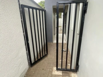 3 Bedroom Flat & Apartment