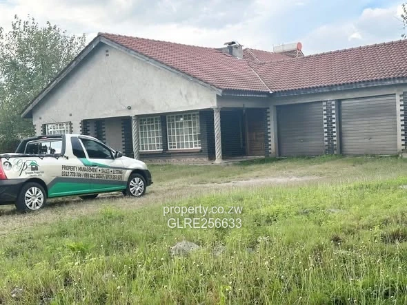 Spacious 4-Bed Home on 2002m² in Mabelreign — Borehole