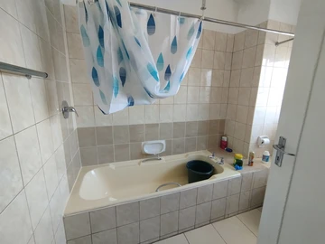 3 Bedroom Flat & Apartment