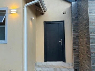 3 Bedroom Flat & Apartment