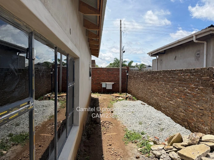 Ashdown Park Finish to own test this 4 bed main en-suite high Celling modern open plan