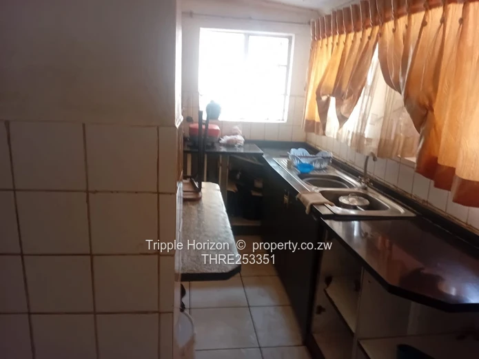 Ballantyne Park: 5-Bed Family Home with Pool & Borehole