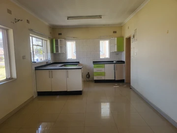 4 Bedroom Flat & Apartment