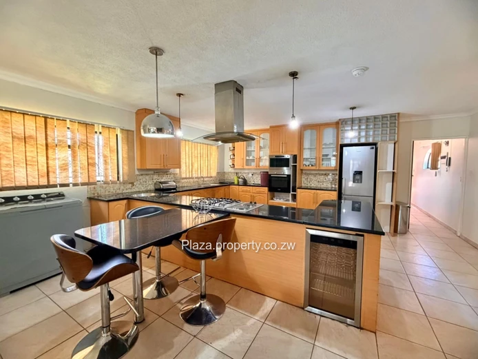 Escape to vintage luxury in the heart of Zimre Park!  (Sole Mandate)