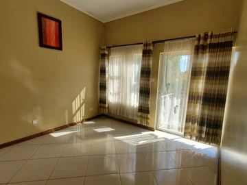 3 Bedroom Flat & Apartment