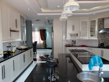 5 Bedroom House