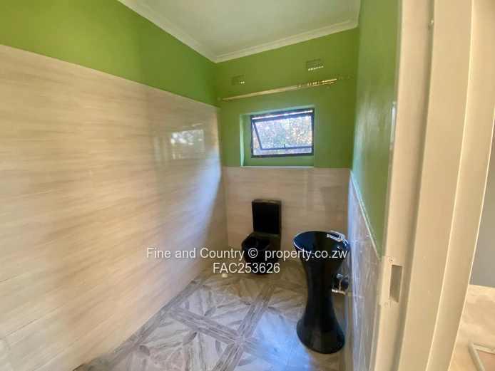 Spacious Family Home with Cottage in Selbourne Park Phase 2