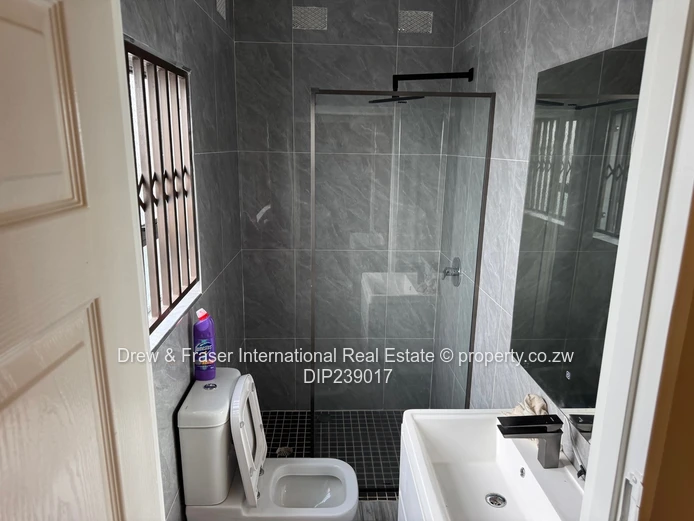 Modern 4-Bed, 3-Bath Home in Mabvazuva, Ruwa - Borehole & Double Garage