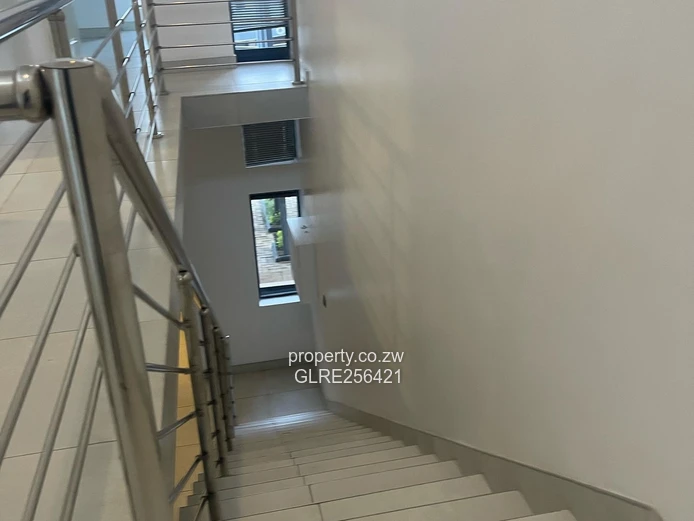 Avondale 3-Bed Flat: Modern Open-Plan Living + Borehole