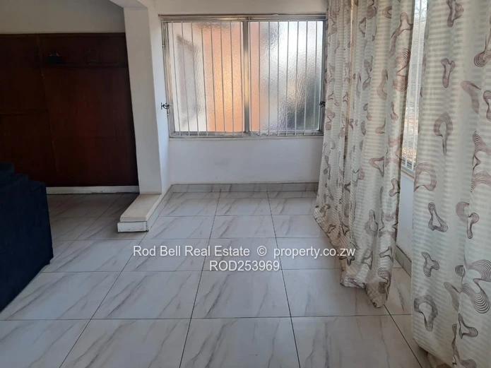 Large 3-bedroom flat located in the Avenues