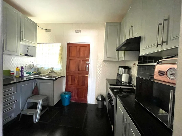 3 Bedroom Flat & Apartment