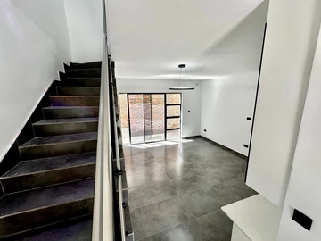 2 Bedroom Flat & Apartment