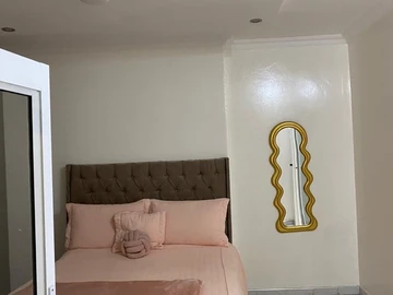 2 Bedroom Flat & Apartment