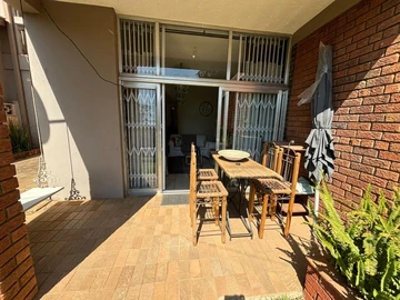 2 Bedroom Flat & Apartment