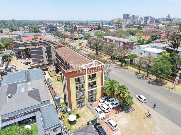 2 Bedroom Flat & Apartment
