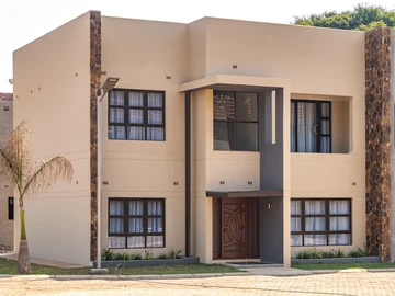 3 Bedroom Flat & Apartment