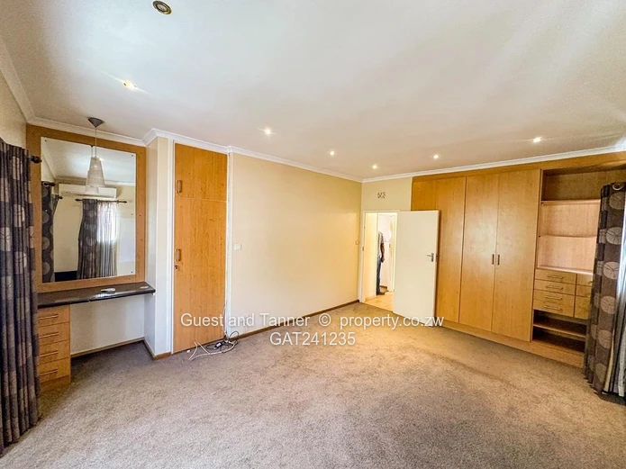 3-Bedroom flat For Sale in Upper Avenues 