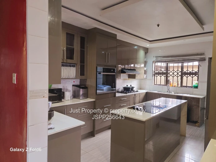 Madokero 4-Bed Home - Fitted Kitchen, Carport & Solar
