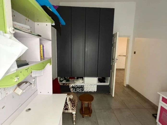 Modern Avondale 3BR Flat — Pool, Borehole & Gym