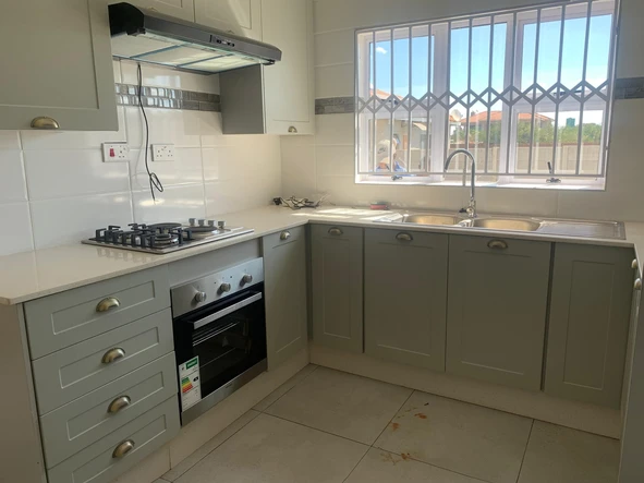 3 Bedroom Flat & Apartment