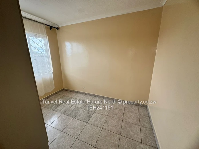 Msasa Park house to let just off Mukuvisi Drive with 3 bedrooms(with built -in cupboards), Spacious 