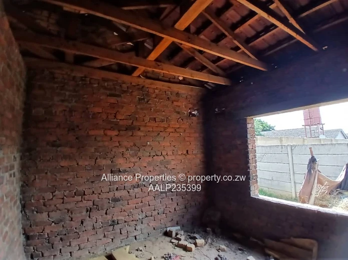 Premium Investment Canvas: Spacious 5-Bedroom Shell on 600sqm in Coveted Zimre Park