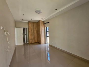 3 Bedroom Flat & Apartment
