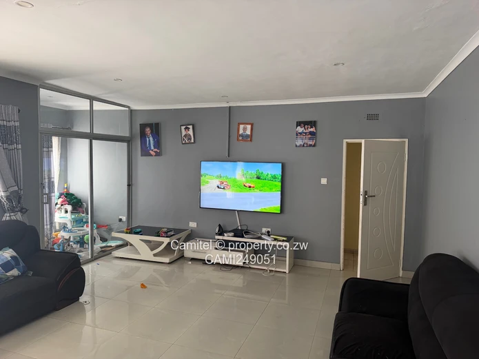 Waterfalls 4-Bed House on 1800 sqm with Borehole near S.O.S school and Parktown shops