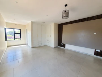 4 Bedroom Flat & Apartment