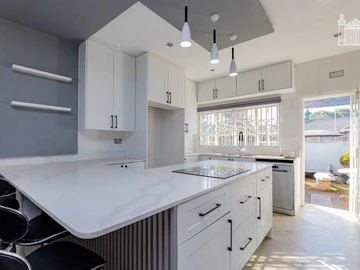 3 Bedroom Flat & Apartment