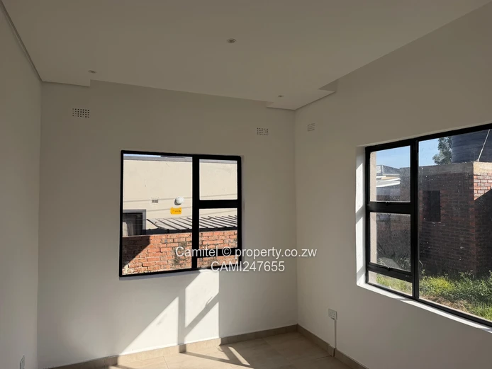 Arlington Townhouse with  Deed— 3-Bed, Fitted Kitchen & Solar