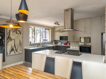 3 Bedroom Flat & Apartment