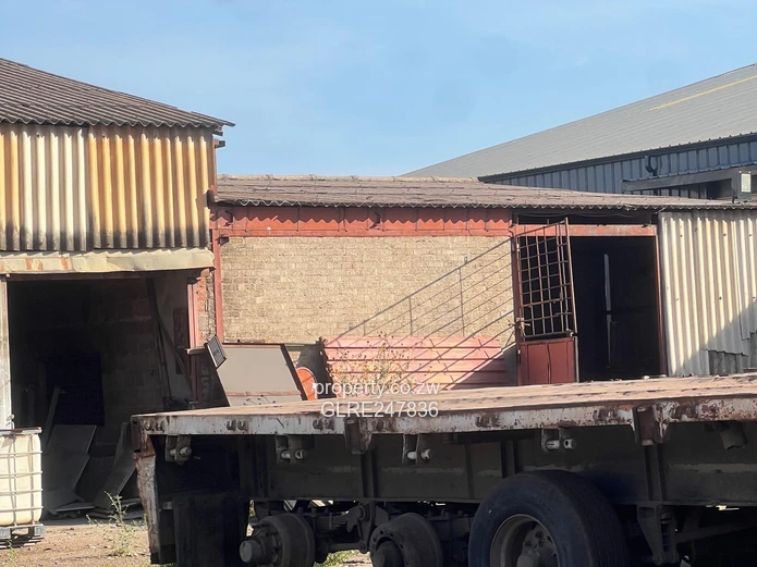 Willowvale Warehouse & Yard — 5,000 m² with Offices & Borehole