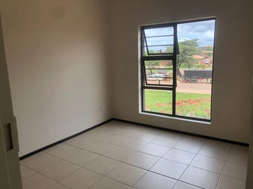 2 Bedroom Flat & Apartment