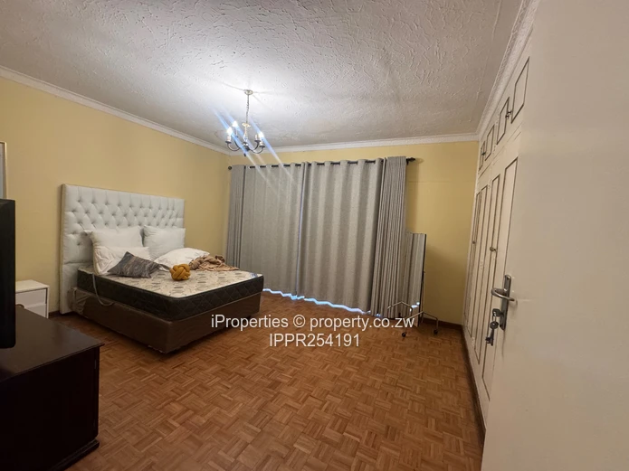Furnished 3-Bed Flat in Avenues — Parquet & Gated Patio