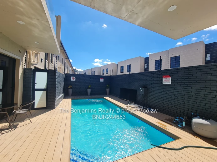 Modern 2-Bed Strathaven Duplex - Pool & Borehole