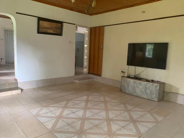 6 Bedroom House