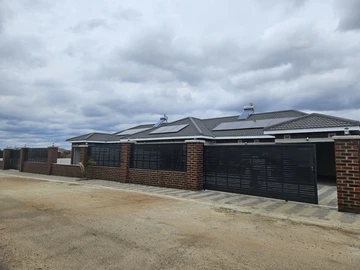 3 Bedroom Flat & Apartment