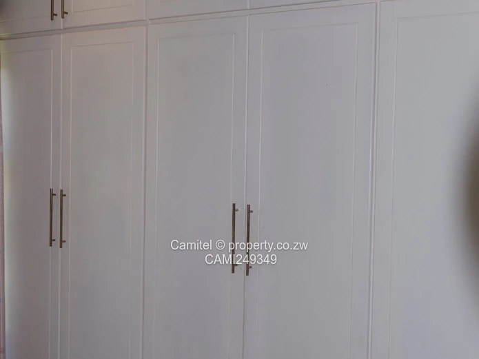 Arlington 4BR Home with Modern Kitchen & Borehole