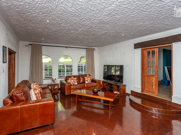6 Bedroom House