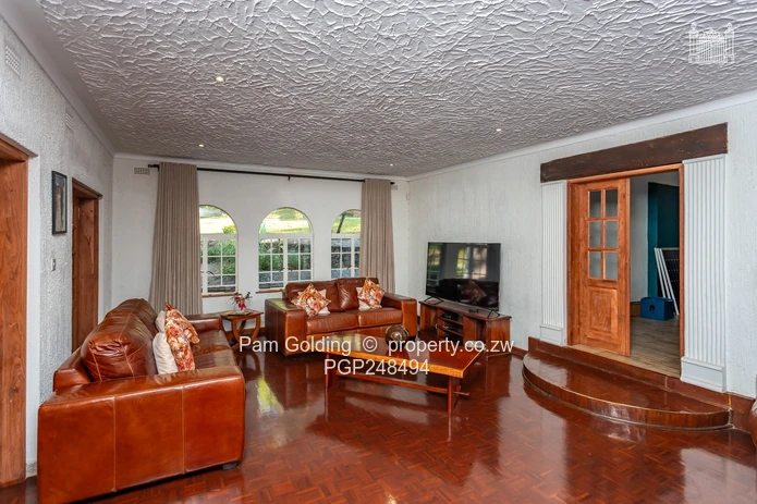 6 Bedroom House With Excellent Water (Sole Mandate)