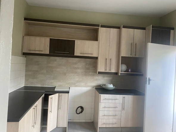 2 Bedroom Flat & Apartment