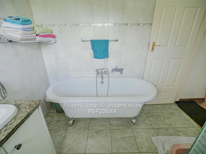 Lovely Unit in A Secure Complex!