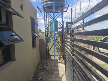  Available for sale is an immaculate investment  house in mabvuku, with 5 by 1 bedroomed apartments 