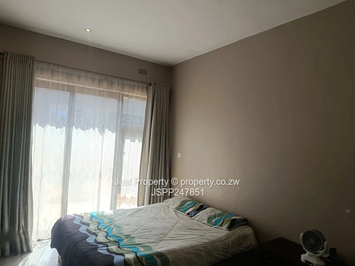 Modern 4-Bed home in Borrowdale 