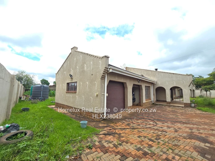 Elegant 4-Bedroom Family Home in Norton Knowe