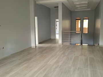 6 Bedroom House