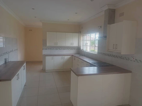 3 Bedroom Flat & Apartment