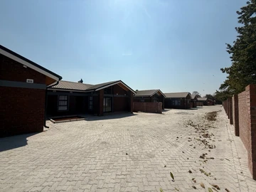 3 Unit Townhouse Complex