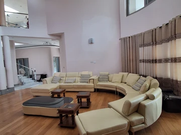 5 Bedroom House